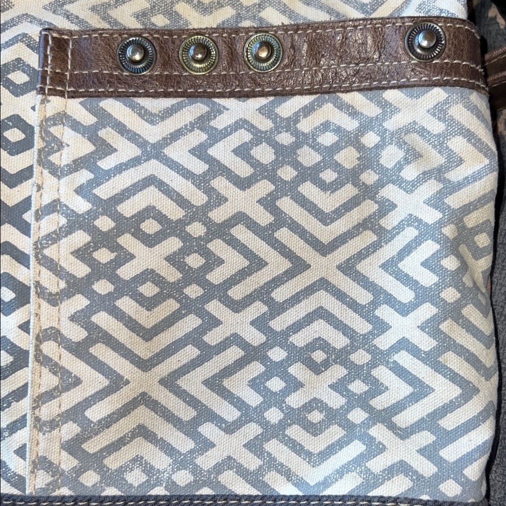 Myra Bag Tribal Pattern crossbody Bag - Cream and Brown with adjustable strap - Picture 11 of 11